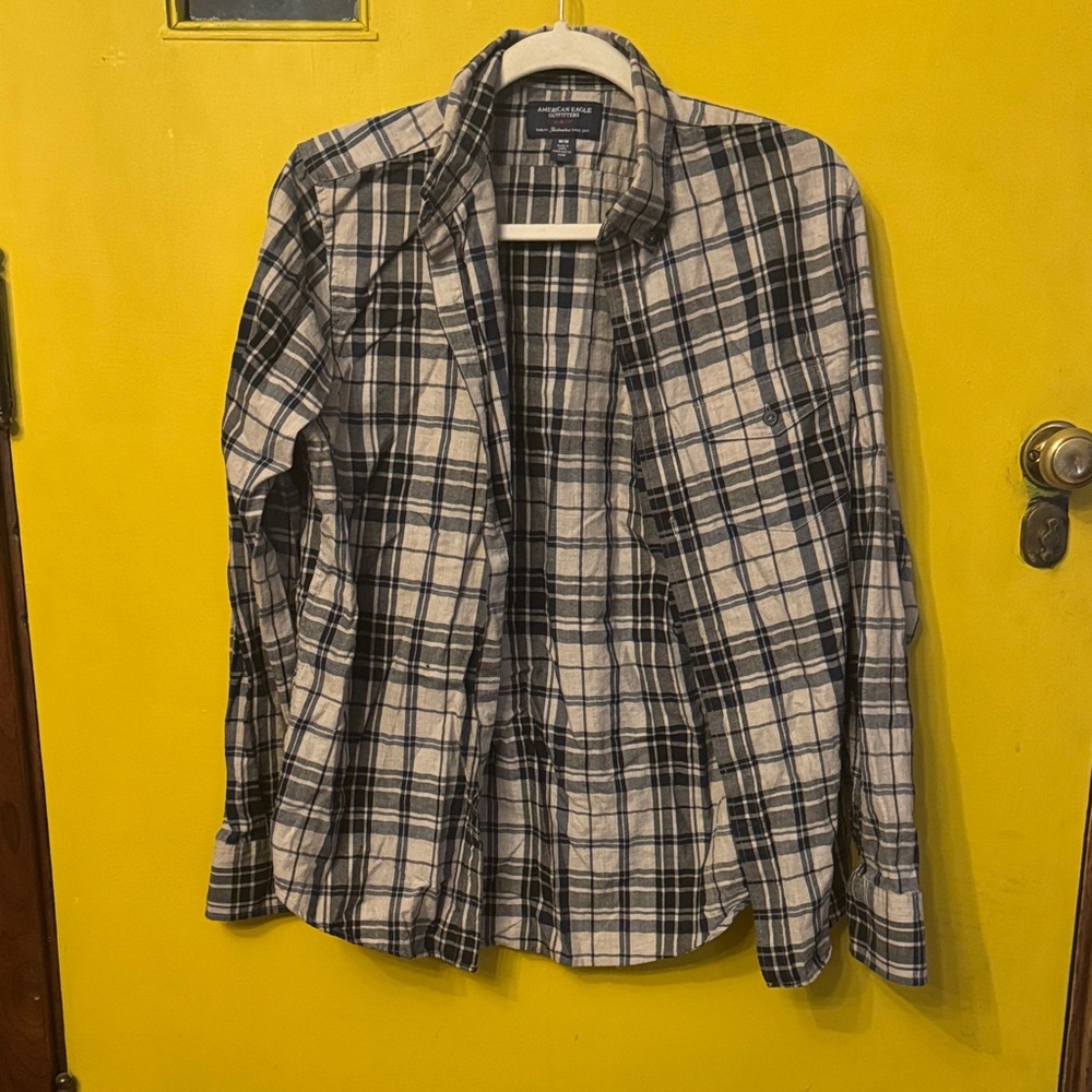 American Eagle Outfitters Black and White Plaid Casual Button Down Shirt